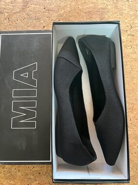 MIA Womens Jenette Pointed Toe Slip On Ballet Flats, size 8.5, black